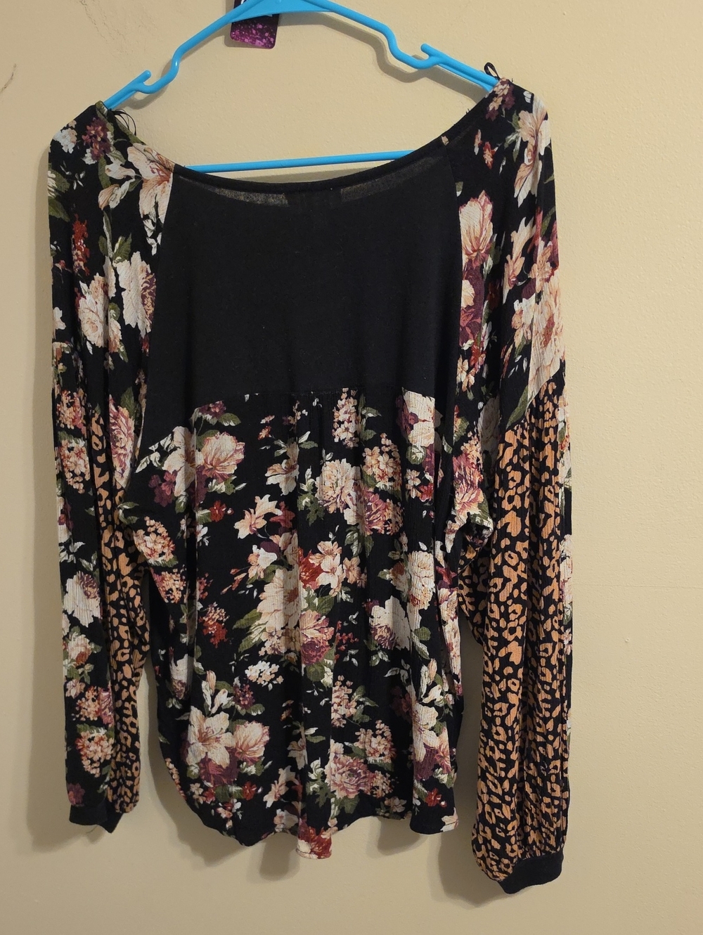 Umgee Oversized Black Patchwork Sleeve Blouse. In EUC - Picture 7 of 7